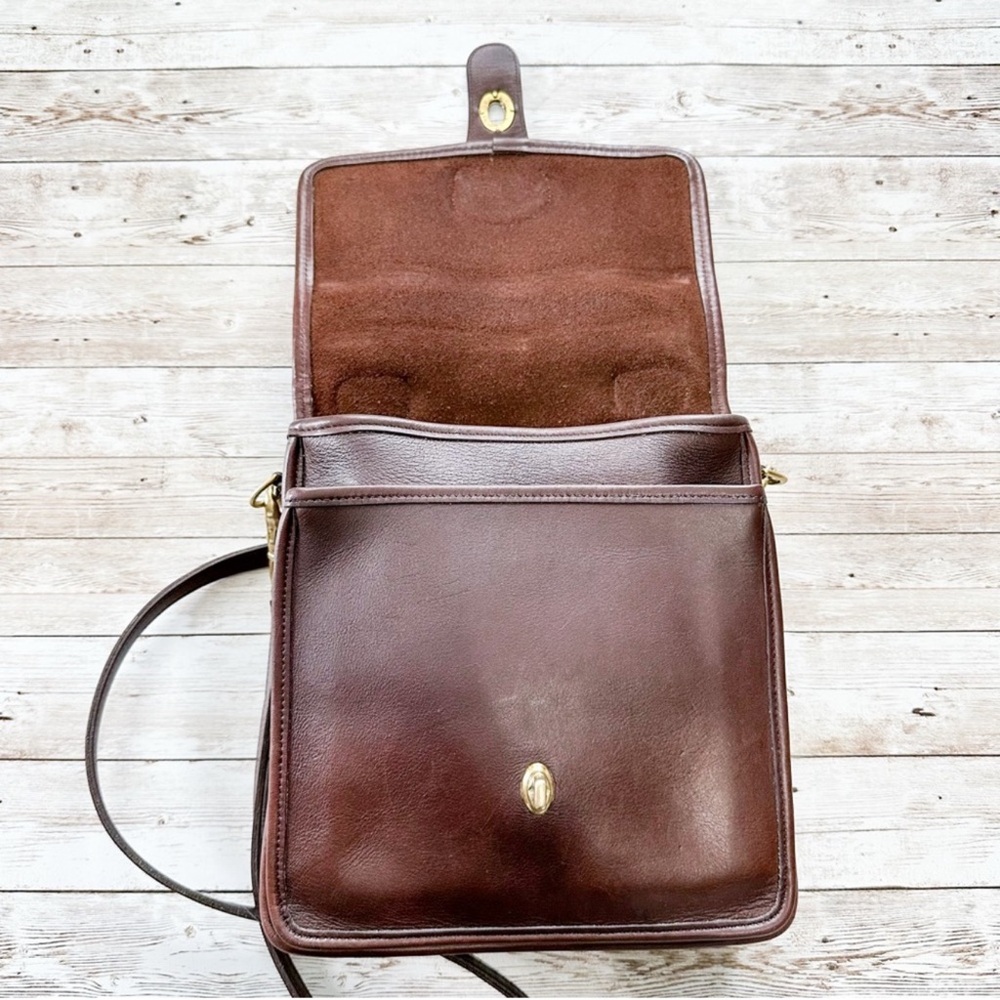 Coach Vintage Station Bag 5130 Mahogany Brown
Crossbody USA 1996 - Picture 3 of 8